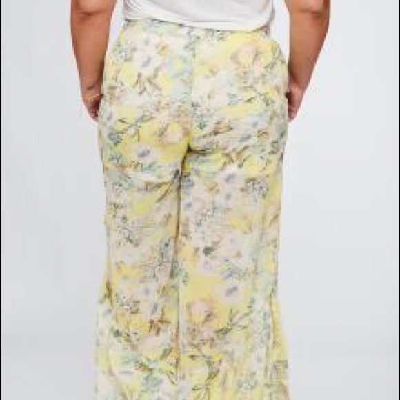 Plus Size Floral Print Ruffled Pants - Picture 3 of 5